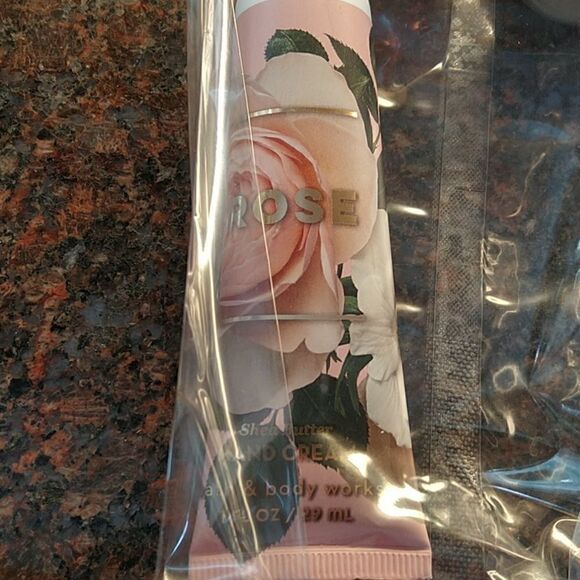 Bath and Body Works Gift Assortment - Picture 3 of 5